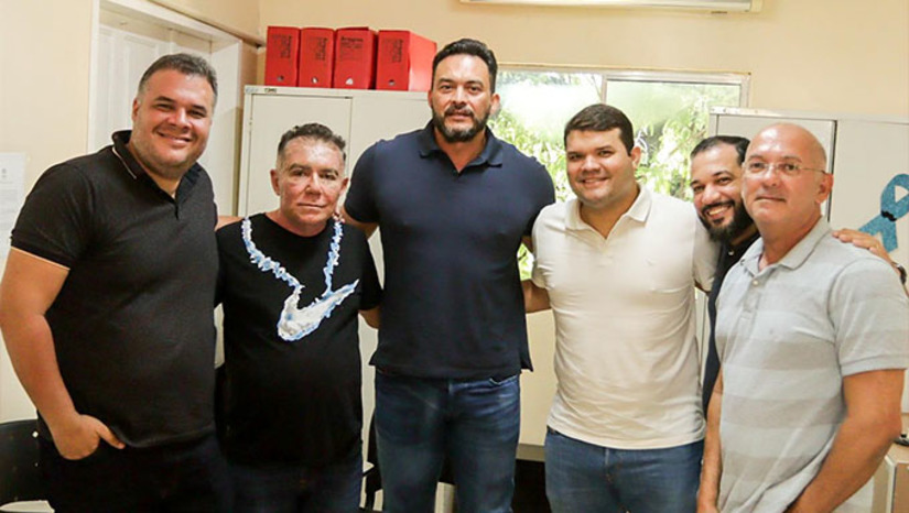 Imagem 1 - Em reunião realizada com os diretores da liga, acompanhada pelo presidente da Câmara Municipal, Lawrence Amorim, o senador Styvenson Valentin assegurou R$ 15 milhões para o primeiro módulo do hospital, que terá 120 leitos, no mesmo local que antigamente existia o Hospital Duarte Filho. Atualmente, o Hospital da Liga funciona num prédio alugado. Imagem 1 - Em reunião realizada com os diretores da liga, acompanhada pelo presidente da Câmara Municipal, Lawrence Amorim, o senador Styvenson Valentin assegurou R$ 15 milhões para o primeiro módulo do hospital, que terá 120 leitos, no mesmo local que antigamente existia o Hospital Duarte Filho. Atualmente, o Hospital da Liga funciona num prédio alugado.