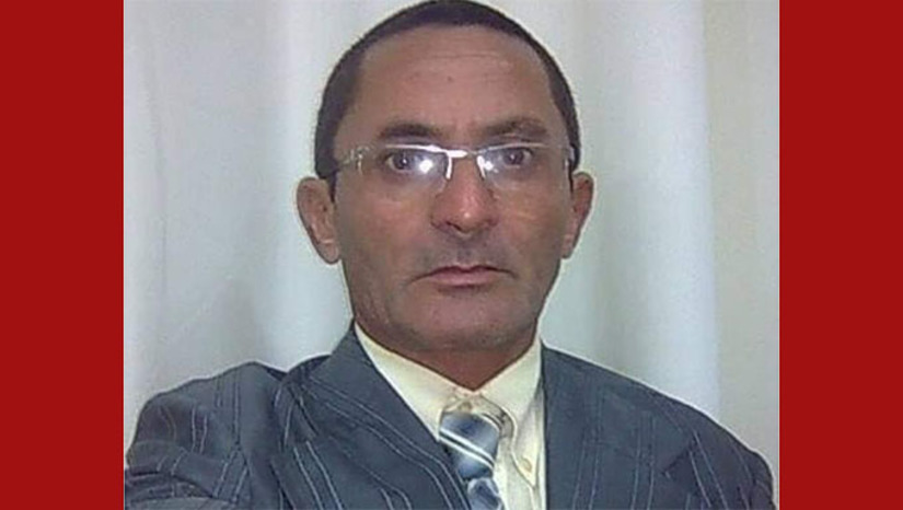 Imagem 1 - José Naelson Leite de Sousa, conhecido por Ribe, estava dormindo em casa no bairro Santo Antônio quando foi baleado e morreu no local. Já o adolescente estava jogando bola, quando foi abordado pelos criminosos. Baleado gravemente, está internado no Hospital Regional Tarcísio Maisa. Os dois casos serão investigados pela DHPP, de Mossoró. Imagem 1 - José Naelson Leite de Sousa, conhecido por Ribe, estava dormindo em casa no bairro Santo Antônio quando foi baleado e morreu no local. Já o adolescente estava jogando bola, quando foi abordado pelos criminosos. Baleado gravemente, está internado no Hospital Regional Tarcísio Maisa. Os dois casos serão investigados pela DHPP, de Mossoró.