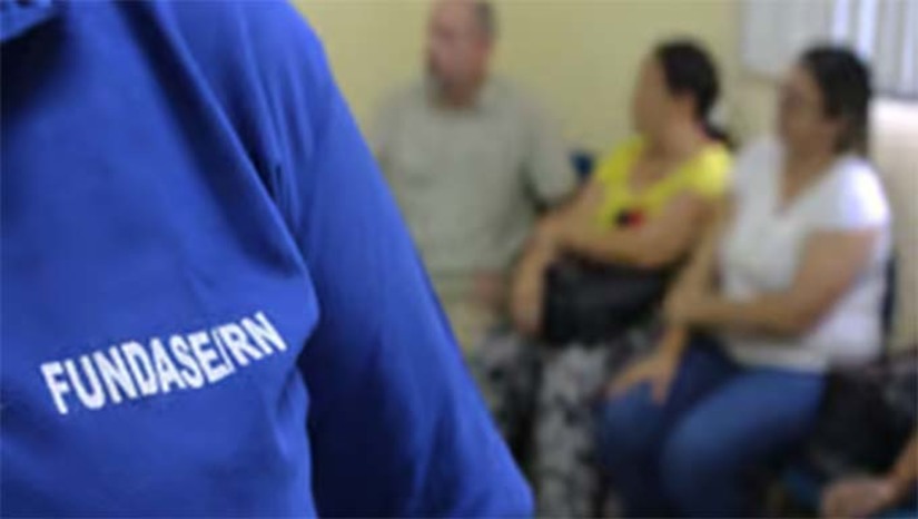 Imagem 1 - Etapa do concurso da Fundase é anulada por vazamento de questões; nova prova será aplicada. De acordo com a nota da Fundase "O sistema equivocadamente liberou algumas questões de forma antecipada, afetando a isonomia do processo. Diante disso, uma nova avaliação final do curso de formação será realizada. Informações quanto ao local da prova serão fornecidas pela banca organizadora do certame, o Instituto AOCP”. O resultado final será publicado no dia 23 de junho", disse o comunicado. Uma nova prova será aplicada de maneira presencial, no turno vespertino do dia 10 de junho de 2023. Imagem 1 - Etapa do concurso da Fundase é anulada por vazamento de questões; nova prova será aplicada. De acordo com a nota da Fundase "O sistema equivocadamente liberou algumas questões de forma antecipada, afetando a isonomia do processo. Diante disso, uma nova avaliação final do curso de formação será realizada. Informações quanto ao local da prova serão fornecidas pela banca organizadora do certame, o Instituto AOCP”. O resultado final será publicado no dia 23 de junho", disse o comunicado. Uma nova prova será aplicada de maneira presencial, no turno vespertino do dia 10 de junho de 2023.