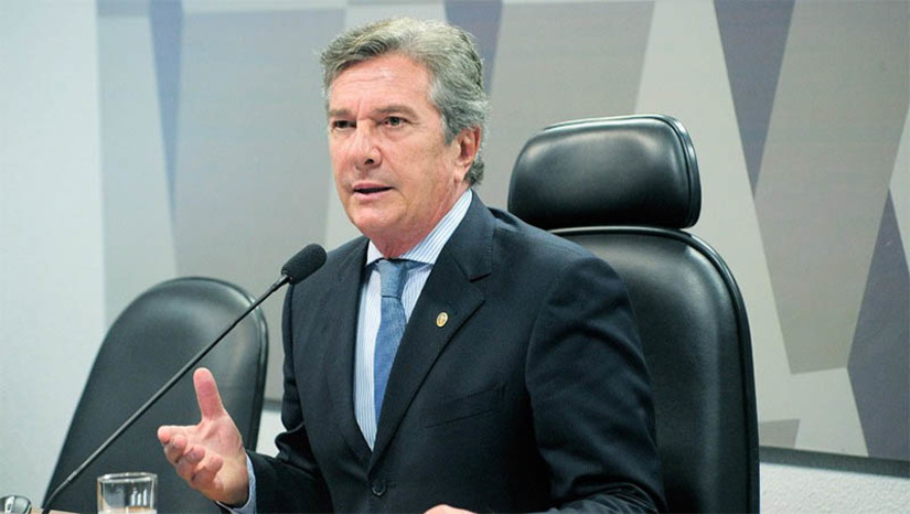Imagem 1 - Fernando Collor é condenado a oito anos e dez meses de prisão por corrupção passiva e lavagem de dinheiro. O julgamento da Ação Penal (AP) 1025 contra o ex-presidente e ex-senador foi concluída nesta quarta-feira (31), no STF. De acordo com a denúncia, o ex-parlamentar, com a ajuda dos empresários Luis Pereira Duarte de Amorim e Pedro Paulo Bergamaschi de Leoni Ramos, recebeu R$ 20 milhões para viabilizar irregularmente contratos da BR Distribuidora com a UTC Engenharia para a construção de bases de distribuição de combustíveis. A vantagem se deu em troca de apoio político para indicação e manutenção de diretores da estatal. Imagem 1 - Fernando Collor é condenado a oito anos e dez meses de prisão por corrupção passiva e lavagem de dinheiro. O julgamento da Ação Penal (AP) 1025 contra o ex-presidente e ex-senador foi concluída nesta quarta-feira (31), no STF. De acordo com a denúncia, o ex-parlamentar, com a ajuda dos empresários Luis Pereira Duarte de Amorim e Pedro Paulo Bergamaschi de Leoni Ramos, recebeu R$ 20 milhões para viabilizar irregularmente contratos da BR Distribuidora com a UTC Engenharia para a construção de bases de distribuição de combustíveis. A vantagem se deu em troca de apoio político para indicação e manutenção de diretores da estatal.