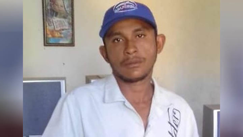 Imagem 1 - Pai e filho são presos por suspeita de praticarem um homicídio e uma tentativa em Mossoró. Os dois homens, de 46 e 23 anos, não tiveram os nomes divulgados. Eles foram presos pela Polícia Civil nesta segunda-feira (5). Os crimes aconteceram no dia 28 de fevereiro de 2023. Os dois teriam matado Railson Carlos da Silva Costa, enquanto este passeava com o seu cachorro em uma rua do bairro Boa Vista. Na mesma ocasião, os suspeitos ainda tentaram matar Maria Edilene da Silva, mulher de Railson Carlos. A motivação para os crimes seria, conforme a investigação, uma disputa envolvendo tráfico de drogas, pois o casal estaria vendendo entorpecentes para um traficante rival. Imagem 1 - Pai e filho são presos por suspeita de praticarem um homicídio e uma tentativa em Mossoró. Os dois homens, de 46 e 23 anos, não tiveram os nomes divulgados. Eles foram presos pela Polícia Civil nesta segunda-feira (5). Os crimes aconteceram no dia 28 de fevereiro de 2023. Os dois teriam matado Railson Carlos da Silva Costa, enquanto este passeava com o seu cachorro em uma rua do bairro Boa Vista. Na mesma ocasião, os suspeitos ainda tentaram matar Maria Edilene da Silva, mulher de Railson Carlos. A motivação para os crimes seria, conforme a investigação, uma disputa envolvendo tráfico de drogas, pois o casal estaria vendendo entorpecentes para um traficante rival.