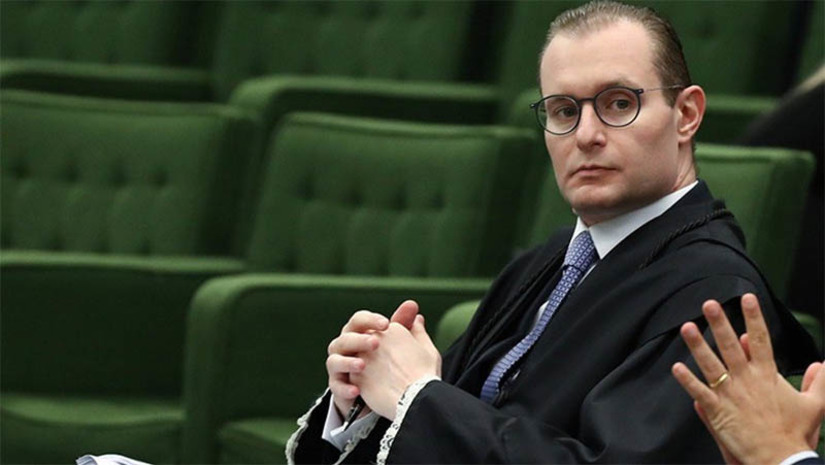 Imagem 1 -  Indicado ao STF, Cristiano Zanin deverá passar por sabatina no Senado na próxima quarta, 21. A arguição está marcada para às 10h. A informação foi confirmada pelo  presidente da Comissão de Constituição e Justiça (CCJ), Davi Alcolumbre (União-AP). Nesta quinta-feira (15), o senador Veneziano Vital do Rêgo (MDB-PB) leu o relatório à mensagem (MSF 34/2023 ), encaminhada pelo presidente da República, Luiz Inácio Lula da Silva. Neste tipo de proposição, o relator não se manifesta a favor ou contra a indicação da autoridade. O parlamentar se limita a analisar se a mensagem presidencial atende a critérios objetivos definidos pela Constituição. 