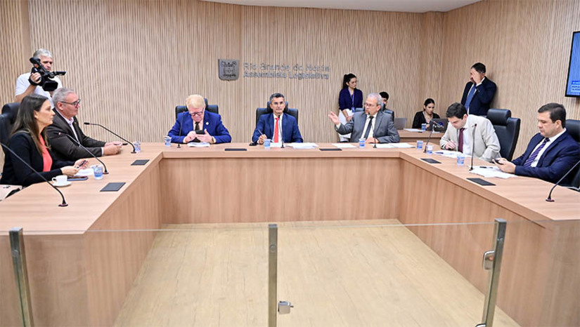 Imagem 1 -  Projeto que institui a Política Estadual de resíduos sólidos no RN é aprovado na CCJ da Assembleia. O projeto de lei, de iniciativa do Governo do Estado, tem como objetivo estabelecer princípios, objetivos, instrumentos e diretrizes para gestão integrada e gerenciamento de resíduos sólidos, às responsabilidades dos geradores e do Poder público e os instrumentos econômicos aplicáveis para efetivação da Política Estadual de Resíduos Sólidos.