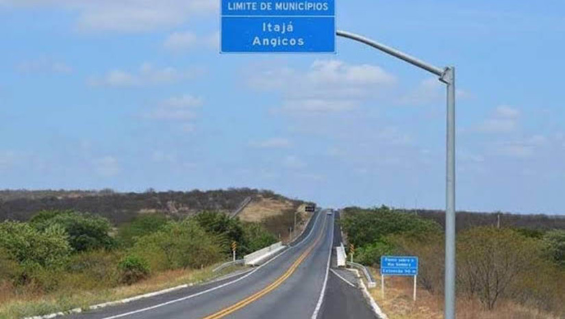 Imagem 1 - Isolda pede que a população vote na proposta de duplicação da BR-304 para dar destaque a pauta. São inúmeras propostas dispostas no site Brasil Participativo, ação promovida pelo Governo Federal, entre elas, a duplicação da BR 304. A deputada estadual Isolda Dantas acredita ser importante que a proposta da duplicação esteja entre as mais votadas, para que a pauta ganhe destaque nacional, por isso encampa a campanha, visto que a BR é uma rodovia essencial para o Rio Grande do Norte. A votação aberta no site Brasil Participativo ocorrerá até o dia 14 de julho. Imagem 1 - Isolda pede que a população vote na proposta de duplicação da BR-304 para dar destaque a pauta. São inúmeras propostas dispostas no site Brasil Participativo, ação promovida pelo Governo Federal, entre elas, a duplicação da BR 304. A deputada estadual Isolda Dantas acredita ser importante que a proposta da duplicação esteja entre as mais votadas, para que a pauta ganhe destaque nacional, por isso encampa a campanha, visto que a BR é uma rodovia essencial para o Rio Grande do Norte. A votação aberta no site Brasil Participativo ocorrerá até o dia 14 de julho.