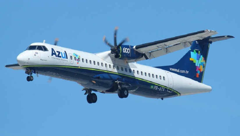 Imagem 1 - RN vai ganhar sua primeira conexão direta com a região Norte do Brasil. O voo ligando paraenses e potiguares será operado pela Azul Linhas Aéreas, a partir do dia 1º de julho, com 174 lugares, ocorrendo uma vez por semana. Os voos, com duas horas e meia de duração, partem de Natal em direção à Belém, todos os sábados às 23h50 e saem de Belém com destino à Natal às 03h35, dos domingos. A nova rota é resultado de mais uma articulação do Governo do Estado, por meio da sua política de redução do QAV para as companhias aéreas e trata-se de uma conexão importante para o Estado. Imagem 1 - RN vai ganhar sua primeira conexão direta com a região Norte do Brasil. O voo ligando paraenses e potiguares será operado pela Azul Linhas Aéreas, a partir do dia 1º de julho, com 174 lugares, ocorrendo uma vez por semana. Os voos, com duas horas e meia de duração, partem de Natal em direção à Belém, todos os sábados às 23h50 e saem de Belém com destino à Natal às 03h35, dos domingos. A nova rota é resultado de mais uma articulação do Governo do Estado, por meio da sua política de redução do QAV para as companhias aéreas e trata-se de uma conexão importante para o Estado.
