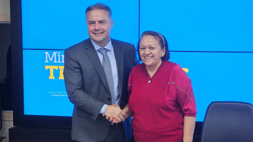 Imagem 1 - Com estimativa de investimento de R$ 2,8 bilhões, Renan Filho reafirma duplicação da BR-304. O projeto está em fase de elaboração. Ao todo, serão contemplados 289 quilômetros da rodovia. A confirmação foi dada pelo Ministro dos Transportes durante encontro em Brasília, nesta quinta-feira (29), onde a governadora Fátima Bezerra esteve cumprindo agenda para tratar da situação geral das rodovias federais do Rio Grande do Norte. “Nós temos uma pauta permanente com o Ministério dos Transportes, e nós fizemos uma revisão geral com o ministro, reafirmando boa parte dos compromissos que já haviam sido assumidos”, disse a gestora. Imagem 1 - Com estimativa de investimento de R$ 2,8 bilhões, Renan Filho reafirma duplicação da BR-304. O projeto está em fase de elaboração. Ao todo, serão contemplados 289 quilômetros da rodovia. A confirmação foi dada pelo Ministro dos Transportes durante encontro em Brasília, nesta quinta-feira (29), onde a governadora Fátima Bezerra esteve cumprindo agenda para tratar da situação geral das rodovias federais do Rio Grande do Norte. “Nós temos uma pauta permanente com o Ministério dos Transportes, e nós fizemos uma revisão geral com o ministro, reafirmando boa parte dos compromissos que já haviam sido assumidos”, disse a gestora.