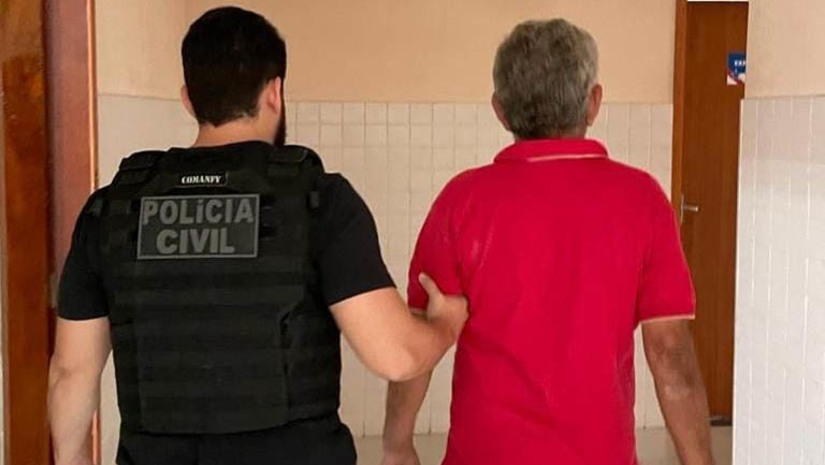 Imagem 1 - Remanescente da quadrilha de Valdetário, que vivia há 21 anos como fantasma, é preso no Pará. A prisão, realizada por policiais da 20ª Delegacia de Polícia Civil (20ª DP de Macaíba), com apoio da Polícia Civil do Pará, aconteceu no dia 29 de junho, mas só foi divulgada nesta segunda (3). O homem, de 58 anos, é acusado de um homicídio praticado no município de Caraúbas no dia 01 de junho de 2001. Ele vivia no Pará utilizando documentos falsos e acabou sendo preso no estado, em uma operação contra lavagem de dinheiro oriundo do contrabando de cigarros e do tráfico de drogas. Ao tomar conhecimento desta prisão, a polícia civil do RN identificou que se tratava da mesma pessoa, fato confirmado após comparação das digitais registradas e armazenadas no RN. Imagem 1 - Remanescente da quadrilha de Valdetário, que vivia há 21 anos como fantasma, é preso no Pará. A prisão, realizada por policiais da 20ª Delegacia de Polícia Civil (20ª DP de Macaíba), com apoio da Polícia Civil do Pará, aconteceu no dia 29 de junho, mas só foi divulgada nesta segunda (3). O homem, de 58 anos, é acusado de um homicídio praticado no município de Caraúbas no dia 01 de junho de 2001. Ele vivia no Pará utilizando documentos falsos e acabou sendo preso no estado, em uma operação contra lavagem de dinheiro oriundo do contrabando de cigarros e do tráfico de drogas. Ao tomar conhecimento desta prisão, a polícia civil do RN identificou que se tratava da mesma pessoa, fato confirmado após comparação das digitais registradas e armazenadas no RN.