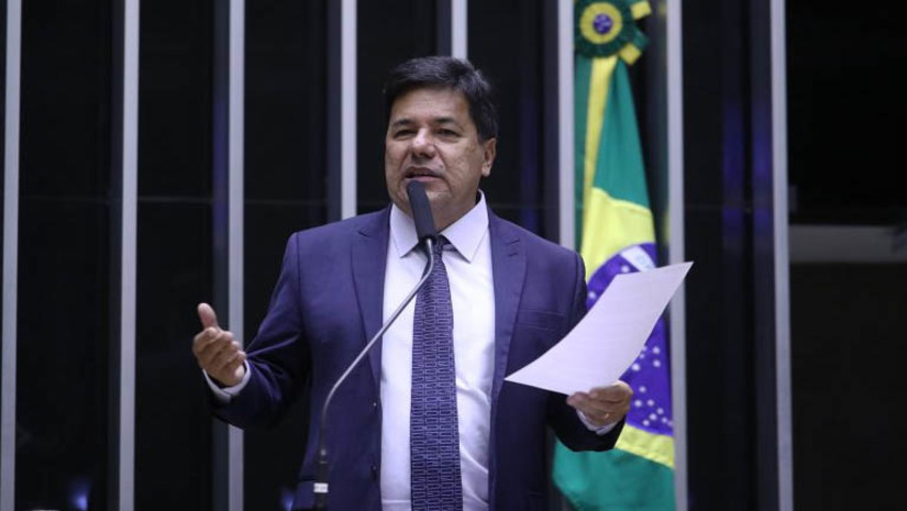 Imagem 1 - PL que cria o programa Escola em Tempo Integral é aprovado na Câmara dos Deputados. O texto aprovado em Plenário, nesta segunda-feira (3), é o substitutivo do relator, deputado Mendonça Filho (União-PE), para o Projeto de Lei 2617/23, do Poder Executivo. A proposta será enviada ao Senado. O projeto prevê cerca de R$ 2 bilhões em assistência financeira para 2023 e 2024. O programa será coordenado pelo Ministério da Educação e terá ainda estratégias de assistência técnica. Imagem 1 - PL que cria o programa Escola em Tempo Integral é aprovado na Câmara dos Deputados. O texto aprovado em Plenário, nesta segunda-feira (3), é o substitutivo do relator, deputado Mendonça Filho (União-PE), para o Projeto de Lei 2617/23, do Poder Executivo. A proposta será enviada ao Senado. O projeto prevê cerca de R$ 2 bilhões em assistência financeira para 2023 e 2024. O programa será coordenado pelo Ministério da Educação e terá ainda estratégias de assistência técnica.