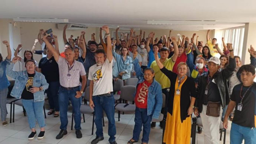Imagem 1 - Servidores do Detran/RN entram em greve; entre as reivindicações está a realização do concurso público. A paralisação foi iniciada nesta quarta-feira (5), conforme decisão tomada em assembleia realizada no dia 28 de junho. Os trabalhadores alegam falta de propostas do Governo para atender aos pleitos da categoria. Entre outras coisas, os profissionais reivindicam a reposição das perdas salariais, a realização de concurso público, a implementação de um Programa de Incentivo à Qualificação (PIQ) e Auxílio Alimentação. Imagem 1 - Servidores do Detran/RN entram em greve; entre as reivindicações está a realização do concurso público. A paralisação foi iniciada nesta quarta-feira (5), conforme decisão tomada em assembleia realizada no dia 28 de junho. Os trabalhadores alegam falta de propostas do Governo para atender aos pleitos da categoria. Entre outras coisas, os profissionais reivindicam a reposição das perdas salariais, a realização de concurso público, a implementação de um Programa de Incentivo à Qualificação (PIQ) e Auxílio Alimentação.