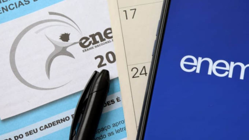 Imagem 1 - Cursinho Cidadania da Uern para o Enem voltará a ser presencial a partir de agosto. O cursinho é voltado a preparar estudantes de escolas públicas para o Exame Nacional do Ensino Médio (Enem) de forma gratuita. As aulas devem começar em agosto, nas salas de aula da Faculdade de Ciências Econômicas (Facem), no Campus Mossoró, das 8h ao meio dia. A expectativa da organização é alcançar os mesmos índices de 2019, primeiro ano do projeto, que teve em média dois mil alunos inscritos e quase 100 professores voluntários; veja como estudantes interessados e professores voluntários podem se inscrever. Imagem 1 - Cursinho Cidadania da Uern para o Enem voltará a ser presencial a partir de agosto. O cursinho é voltado a preparar estudantes de escolas públicas para o Exame Nacional do Ensino Médio (Enem) de forma gratuita. As aulas devem começar em agosto, nas salas de aula da Faculdade de Ciências Econômicas (Facem), no Campus Mossoró, das 8h ao meio dia. A expectativa da organização é alcançar os mesmos índices de 2019, primeiro ano do projeto, que teve em média dois mil alunos inscritos e quase 100 professores voluntários; veja como estudantes interessados e professores voluntários podem se inscrever.