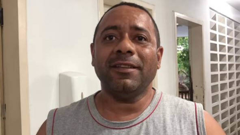 Imagem 1 -  Prefeitura de Porto do Mangue não repassa valor de pensão alimentícia e motorista é preso injustamente. Washington Luiz Bezerra Figueiredo, de 41 anos, trabalha há 17 anos como motorista concursado da Prefeitura de Porto do Mangue. Até junho de 2019, o valor da pensão alimentícia devido à filha dele era descontado em contracheque e repassado diretamente pelo município à mãe da menina. No entanto, após esta data, a Prefeitura continuou realizando o desconto, porém não efetuou mais o repasse. Apesar de provar que o valor estava sendo descontado, a ex-companheiro acionou a justiça e Washington acabou preso injustamente, nesta segunda-feira (10).