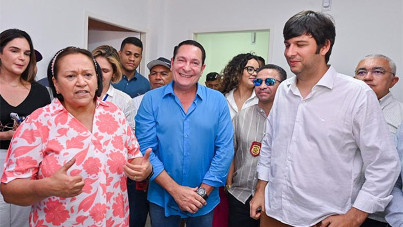Imagem 1 - "A instalação da Delegacia Regional de Currais Novos é um sonho antigo das autoridades da população da região ( também autoridades de segurança). Vai permitir que a cidade disponha dos serviços da Polícia Civil 24 horas por dia. Currais Novos já merecia esse equipamento de segurança", comemorou Ezequiel Ferreira, em visita as obras na companhia da governadora Fátima Bezerra, do prefeito Odon e do secretário de Segurança Coronel Araújo, neste sábado, dia 15 (Foto: João Gilberto) Imagem 1 - "A instalação da Delegacia Regional de Currais Novos é um sonho antigo das autoridades da população da região ( também autoridades de segurança). Vai permitir que a cidade disponha dos serviços da Polícia Civil 24 horas por dia. Currais Novos já merecia esse equipamento de segurança", comemorou Ezequiel Ferreira, em visita as obras na companhia da governadora Fátima Bezerra, do prefeito Odon e do secretário de Segurança Coronel Araújo, neste sábado, dia 15 (Foto: João Gilberto)