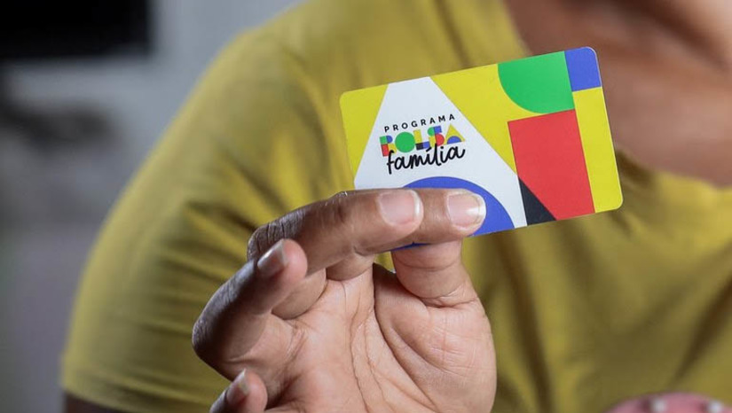 Imagem 1 - RN recebeu do Governo Federal R$ 335,6 milhões para repasse do Bolsa Família no mês de julho. Ao todo, 503.878 famílias dos 167 municípios do estado foram atendidas com o Bolsa Família neste mês. No país, são 20,9 milhões de famílias contempladas e R$ 14 bi em repasses. O cronograma de pagamentos teve início nesta terça-feira (18) para os beneficiários com Número de Identificação Social (NIS) de final 1. Os repasses seguem até o dia 31. Imagem 1 - RN recebeu do Governo Federal R$ 335,6 milhões para repasse do Bolsa Família no mês de julho. Ao todo, 503.878 famílias dos 167 municípios do estado foram atendidas com o Bolsa Família neste mês. No país, são 20,9 milhões de famílias contempladas e R$ 14 bi em repasses. O cronograma de pagamentos teve início nesta terça-feira (18) para os beneficiários com Número de Identificação Social (NIS) de final 1. Os repasses seguem até o dia 31.