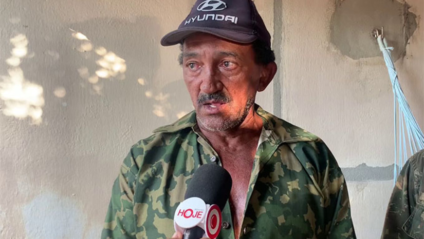Imagem 1 - Além de contribuir para esclarecer os fatos, Zé Maria Petronilo também foi quem encontrou o corpo da menina no loteamento Lírio dos Campos. O principal acusado de matar e queimar o corpo da menina Emilly, Tallyson Almeida, após prestar depoimento contraditório a Polícia Civil, foi para Mossoró, onde foi encontrado morto. O prefeito Rivelino Câmara, de Patu, exonerou o secretário de Cultura, Hudson Holanda, envolvido com o Tallyson Almeida. Durante velório, familia pede justiça. Imagem 1 - Além de contribuir para esclarecer os fatos, Zé Maria Petronilo também foi quem encontrou o corpo da menina no loteamento Lírio dos Campos. O principal acusado de matar e queimar o corpo da menina Emilly, Tallyson Almeida, após prestar depoimento contraditório a Polícia Civil, foi para Mossoró, onde foi encontrado morto. O prefeito Rivelino Câmara, de Patu, exonerou o secretário de Cultura, Hudson Holanda, envolvido com o Tallyson Almeida. Durante velório, familia pede justiça.