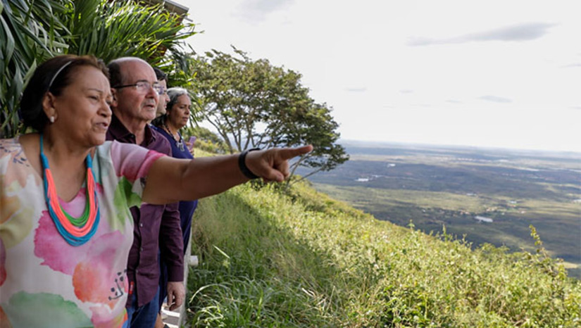 Imagem 1 - Além de prestigiar o Festival Gastronômico, a governadora Fátima Bezerra também conheceu o projeto de R$ 6 milhões para construir um ECOPOSTO da Unidade de Conservação do Monumento Natural das Cavernas de Martins e Portalegre e também o maior parque aquático da região, que foi inaugurado há poucos dias no município Imagem 1 - Além de prestigiar o Festival Gastronômico, a governadora Fátima Bezerra também conheceu o projeto de R$ 6 milhões para construir um ECOPOSTO da Unidade de Conservação do Monumento Natural das Cavernas de Martins e Portalegre e também o maior parque aquático da região, que foi inaugurado há poucos dias no município