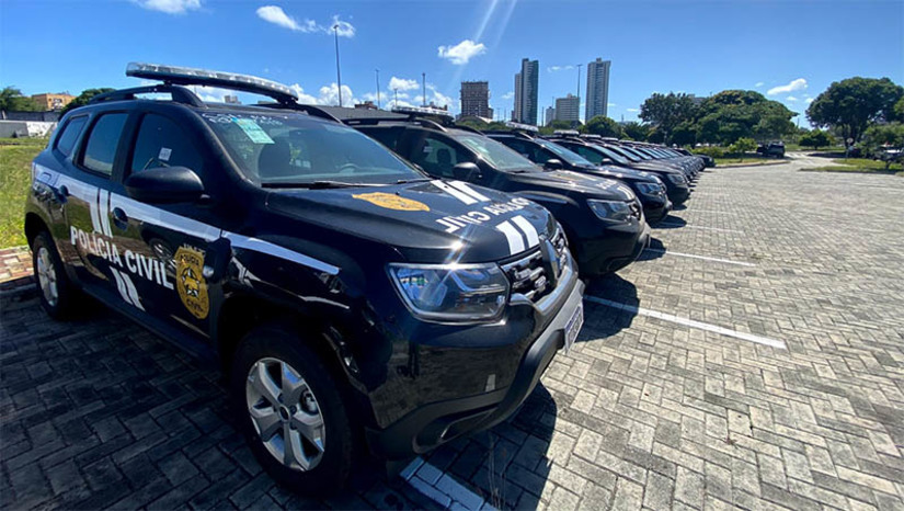 Imagem 1 - RN recebe 36 novas viaturas locadas pelo governo; outras 36 devem chegar até o final da semana. Ao todo, o Rio Grande do Norte vai receber 300 veículos, sendo 200 para a Polícia Militar e 100 para a Polícia Civil. As viadutas foram locadas, inciaialmente, por um período de 30 meses. Os recursos para locação são parte dos R$ 100 milhões anunciados pelo Ministério da Justiça e da Segurança Pública em março deste ano. Imagem 1 - RN recebe 36 novas viaturas locadas pelo governo; outras 36 devem chegar até o final da semana. Ao todo, o Rio Grande do Norte vai receber 300 veículos, sendo 200 para a Polícia Militar e 100 para a Polícia Civil. As viadutas foram locadas, inciaialmente, por um período de 30 meses. Os recursos para locação são parte dos R$ 100 milhões anunciados pelo Ministério da Justiça e da Segurança Pública em março deste ano.