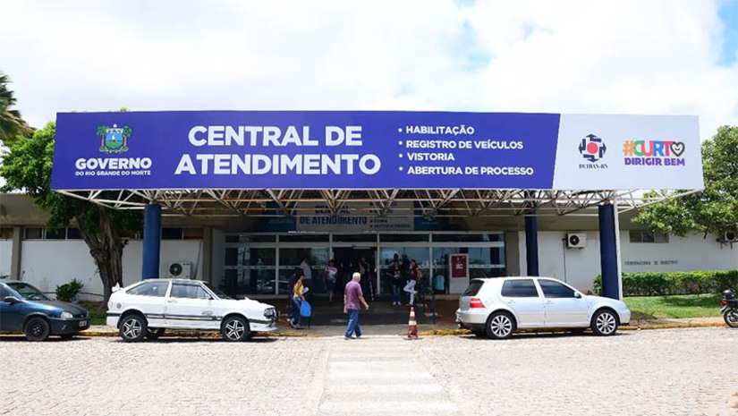 Imagem 1 -  Detran/RN informa que todos os serviços oferecidos pelo órgão estão funcionando normalmente. De acordo com o órgão, desde a quarta-feira (24), após o fim da greve dos servidores, serviços de vistoria veicular, abertura de processos, auditória, habilitação de condutores, clínica médica e psicológica, liberação de veículos apreendidos, operações semafóricas e sinalização viária, entre outros, estão ocorrendo dentro da normalidade. O cidadão que precisa dos serviços oferecidos pelo Detran/RN pode realizar seu agendamento pelo Portal do Detran.