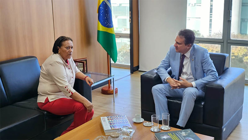 Imagem 1 - Camilo Santana virá ao RN para anunciar ações de fortalecimento da educação no Estado. O anúncio sobre a visita do ministro da educação foi feito pela governadora Fátima Bezerra na tarde desta segunda-feira (31), logo após agenda com o gestor em Brasília/DF. “Na segunda quinzena de agosto, o ministro estará cumprindo agenda em Natal. Vamos fazer um grande ato para oficializar no Rio Grande do Norte o programa Criança Alfabetizada, o novo programa da política de democratização do ensino integral e a repactuação de obras”, afirmou a chefe do executivo estadual. Imagem 1 - Camilo Santana virá ao RN para anunciar ações de fortalecimento da educação no Estado. O anúncio sobre a visita do ministro da educação foi feito pela governadora Fátima Bezerra na tarde desta segunda-feira (31), logo após agenda com o gestor em Brasília/DF. “Na segunda quinzena de agosto, o ministro estará cumprindo agenda em Natal. Vamos fazer um grande ato para oficializar no Rio Grande do Norte o programa Criança Alfabetizada, o novo programa da política de democratização do ensino integral e a repactuação de obras”, afirmou a chefe do executivo estadual.