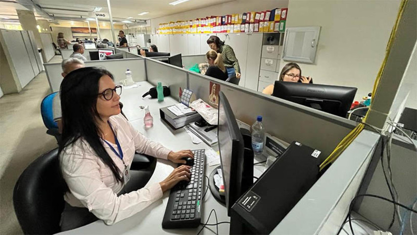 Imagem 1 -  Governo regulamenta promoção de carreira para servidores efetivos do Rio Grande do Norte. Portarias que tratam dos critérios de pontuação para promoção de servidores lotados em órgãos da administração direta e indireta foram publicadas no Diário Oficial do Estado. O benefício abrange os servidores da Control, Departamento de Estradas e Rodagens (DER), Emater, Fundase, Gabinete Civil, Idema, Ipern, Jucern, PGE, Secretaria de Estado da Administração (Sead) e Secretaria de Estado da Fazenda (Sefaz). “A promoção na carreira demonstra o respeito, reconhecimento e a importância da contribuição do funcionalismo na prestação do serviço público. Mais da metade dos órgãos contemplados não tinham regulamento de promoção, inclusive dois deles sequer possuíam previsão legal para os servidores progredirem”, disse o secretário da Administração, Pedro Lopes.
