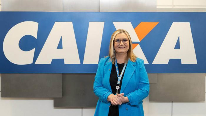 Imagem 1 - CAIXA reduz as taxas de juros do Crédito Consignado para beneficiários do INSS. A medida passa a valer a partir desta quinta-feira (3). Para a presidenta da CAIXA, Rita Serrano, a redução nas taxas de juros do consignado é o início de um processo para oferecer preços mais justos na concessão do crédito, promovendo a democratização do acesso aos recursos bancários. “A medida contribui com a organização das finanças dos clientes, em conjunto com as atuais ações vigentes do banco de negociação de dívidas, e para o crescimento da economia do país. Vamos proporcionar aos nossos clientes taxas justas e adequadas à realidade do país, de desenvolvimento e crescimento”, afirma. Imagem 1 - CAIXA reduz as taxas de juros do Crédito Consignado para beneficiários do INSS. A medida passa a valer a partir desta quinta-feira (3). Para a presidenta da CAIXA, Rita Serrano, a redução nas taxas de juros do consignado é o início de um processo para oferecer preços mais justos na concessão do crédito, promovendo a democratização do acesso aos recursos bancários. “A medida contribui com a organização das finanças dos clientes, em conjunto com as atuais ações vigentes do banco de negociação de dívidas, e para o crescimento da economia do país. Vamos proporcionar aos nossos clientes taxas justas e adequadas à realidade do país, de desenvolvimento e crescimento”, afirma.