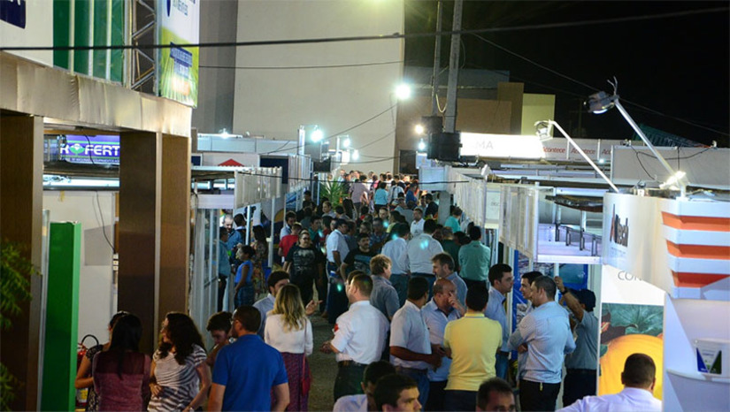 Imagem 1 - A Feira Internacional de Fruticultura Tropical Irrigada está completando 30 anos. A edição 2023 do evento acontecerá de 23 a 25 de agosto e contará com programação científica com várias atividades voltadas para a cadeia produtiva da fruticultura. Além disso, o primeiro dia de evento apresentará uma novidade para os participantes: o Painel Empresarial. Um espaço para que expositores e patrocinadores apresentem seus produtos e serviços. Os interessados em participar devem procurar o Coex/RN e se informar em como se inscrever pelo contato: (84) 3312-6939 (telefone e WhatsApp). Imagem 1 - A Feira Internacional de Fruticultura Tropical Irrigada está completando 30 anos. A edição 2023 do evento acontecerá de 23 a 25 de agosto e contará com programação científica com várias atividades voltadas para a cadeia produtiva da fruticultura. Além disso, o primeiro dia de evento apresentará uma novidade para os participantes: o Painel Empresarial. Um espaço para que expositores e patrocinadores apresentem seus produtos e serviços. Os interessados em participar devem procurar o Coex/RN e se informar em como se inscrever pelo contato: (84) 3312-6939 (telefone e WhatsApp).