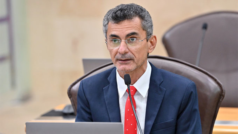 Imagem 1 - O debate acontecerá na Câmara Municipal de Parelhas. Proposta pelo deputado Francisco do PT, a audiência tem como objetivo debater a parceria anunciada entre o e-commerce chinês “Shein” e a empresa Coteminas, para produção de roupas no Estado do Rio Grande do Norte. “Este acordo tem o potencial de fortalecer a cadeia econômica do estado, tornando-a mais densa, e por consequência, gerar empregos e melhorar o encadeamento econômico potiguar”, justificou Francisco. Imagem 1 - O debate acontecerá na Câmara Municipal de Parelhas. Proposta pelo deputado Francisco do PT, a audiência tem como objetivo debater a parceria anunciada entre o e-commerce chinês “Shein” e a empresa Coteminas, para produção de roupas no Estado do Rio Grande do Norte. “Este acordo tem o potencial de fortalecer a cadeia econômica do estado, tornando-a mais densa, e por consequência, gerar empregos e melhorar o encadeamento econômico potiguar”, justificou Francisco.