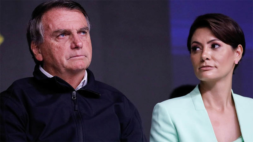 Imagem 1 -  CPMI deve pautar amanhã (15) o pedido de quebra de sigilo bancário de Bolsonaro e Michelle. Pedidos apresentados por parlamentares governistas. A estratégia da base governista é conseguir conectar o esquema de venda de joias recebidas como presente pelo governo brasileiro com os ataques do 8 de janeiro. Em caso de aprovação pela CPMI, o acesso aos dados seria automático sem necessidade de autorização prévia da justiça.