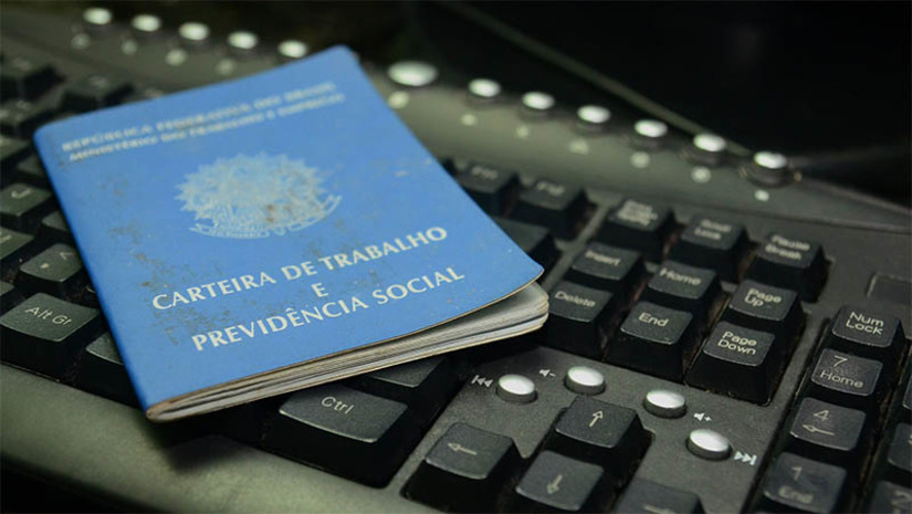 Imagem 1 -  1º Feirão de Empregabilidade vai disponibilizar 300 vagas de trabalho em Mossoró. O evento, realizado pela Secretaria Municipal de Desenvolvimento Econômico, Inovação e Turismo, acontecerá na próxima terça-feira (22),  no auditório da Estação das Artes Elizeu Ventania, das 8h às 12h e das 13h às 18h. As vagas disponíveis podem ser acessadas no site da Prefeitura de Mossoró, na aba "Painel de Empregos". Os interessados em concorrer a uma vaga de trabalho podem comparecer no dia e horário estabelecidos, com documentação pessoal, foto 3x4 e currículo atualizado.