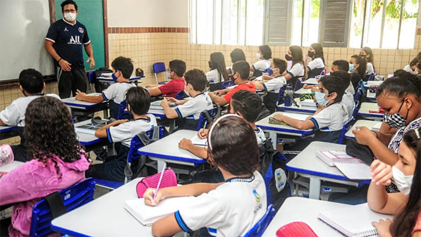 Imagem 1 - PMM divulga lista de convocados para a Secretaria Municipal de Educação de Mossoró. Esta é a 17ª convocação de candidatos aprovados no Processo Seletivo Simplificado (PSS) nº 001/2021. Estão sendo chamados 31 professores e 8 supervisores, conforme relação disponível na edição desta quarta-feira (16) do Diário Oficial de Mossoró (DOM), a partir da página 3. Os candidatos convocados devem comparecer à sede da Secretaria Municipal de Administração, situada na rua Idalino de Oliveira, nº 106, Centro, entre os dias 21 e 23 de agosto, para comprovarem habilitação e entregarem a documentação para a contratação temporária. Imagem 1 - PMM divulga lista de convocados para a Secretaria Municipal de Educação de Mossoró. Esta é a 17ª convocação de candidatos aprovados no Processo Seletivo Simplificado (PSS) nº 001/2021. Estão sendo chamados 31 professores e 8 supervisores, conforme relação disponível na edição desta quarta-feira (16) do Diário Oficial de Mossoró (DOM), a partir da página 3. Os candidatos convocados devem comparecer à sede da Secretaria Municipal de Administração, situada na rua Idalino de Oliveira, nº 106, Centro, entre os dias 21 e 23 de agosto, para comprovarem habilitação e entregarem a documentação para a contratação temporária.
