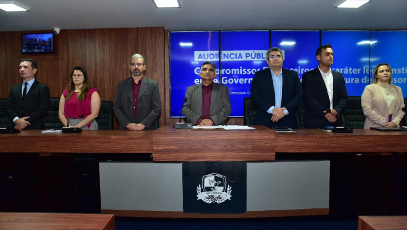 Imagem 1 - A Prefeitura de Mossoró demonstrou, durante Audiência Pública realizada na tarde desta quinta-feira, 17, que o Governo do Estado deixou de repassar R$ 117,9 milhões a Mossoró e que este fato prejudicou principalmente os serviços de Saúde e Educação. Já o Estado expôs que reconhece quase metade da dívida com Mossoró, porém, ressaltou, que enfrenta sérias dificuldades financeiras em função da aprovação da Lei 194, que reduziu o ICMS dos combustíveis, energia, transportes e comunicações em 2022. Apontou que de julho a dezembro de 2022, o Estado deixou de arrecadar R$ 377 milhões. Imagem 1 - A Prefeitura de Mossoró demonstrou, durante Audiência Pública realizada na tarde desta quinta-feira, 17, que o Governo do Estado deixou de repassar R$ 117,9 milhões a Mossoró e que este fato prejudicou principalmente os serviços de Saúde e Educação. Já o Estado expôs que reconhece quase metade da dívida com Mossoró, porém, ressaltou, que enfrenta sérias dificuldades financeiras em função da aprovação da Lei 194, que reduziu o ICMS dos combustíveis, energia, transportes e comunicações em 2022. Apontou que de julho a dezembro de 2022, o Estado deixou de arrecadar R$ 377 milhões.