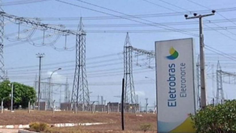Imagem 1 -  [COLUNA ESPLANADA] A insatisfação continua latente e enorme na Eletrobras, entre seus milhares de funcionários. A Associação de Empregados da Eletrobras soltou uma nota interna acusando a direção de desmonte, de criar um Plano de Demissão Voluntária “irresponsável” e acusa os novos sócios do Governo. “A companhia gastou, só com publicidade, mais de R$ 47 milhões! Outros milhões foram gastos com várias outras consultorias”, informa um trecho. Enquanto isso, a PF entrou no circuito para apurar o apagão nacional da última terça-feira.