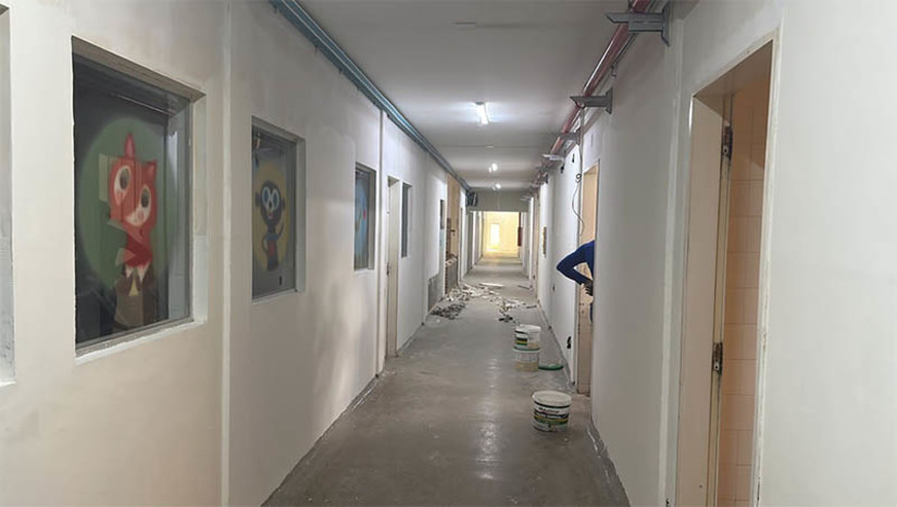 Imagem 1 - Hospital Regional de Assu terá investimento de R$ 1,2 milhão para reforma e melhorias. A obra, com previsão de término em dezembro deste ano, contemplará a recuperação da cobertura da unidade, reparos na instalação elétrica, esquadrias, pintura, piso e forro. O hospital já havia passado por uma grande reforma e ampliação, entregue em fevereiro deste ano, fruto de um investimento de R$ 5,9 milhões. Foram realizadas melhorias no centro cirúrgico, bloco administrativo e instalações elétricas e hidráulicas, entre outras. Imagem 1 - Hospital Regional de Assu terá investimento de R$ 1,2 milhão para reforma e melhorias. A obra, com previsão de término em dezembro deste ano, contemplará a recuperação da cobertura da unidade, reparos na instalação elétrica, esquadrias, pintura, piso e forro. O hospital já havia passado por uma grande reforma e ampliação, entregue em fevereiro deste ano, fruto de um investimento de R$ 5,9 milhões. Foram realizadas melhorias no centro cirúrgico, bloco administrativo e instalações elétricas e hidráulicas, entre outras.