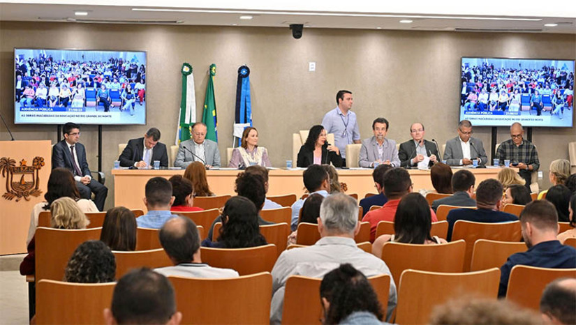 Imagem 1 - “É preciso olhar para obras inacabadas do RN e estabelecer uma pactuação entre todos os entes para solucionar”. A frase é da deputada estadual Divaneide Basílio (PT), que em parceria com o deputado federal Fernando Mineiro (PT), propôs uma audiência pública na ALRN, para debater as obras inacabadas na área da educação no Estado. Na oportunidade, a presidente do FNDE, Fernanda Pacobahyba, explicou em detalhes como cada Prefeitura deve agir para garantir os recursos necessários para a conclusão dos projetos. Imagem 1 - “É preciso olhar para obras inacabadas do RN e estabelecer uma pactuação entre todos os entes para solucionar”. A frase é da deputada estadual Divaneide Basílio (PT), que em parceria com o deputado federal Fernando Mineiro (PT), propôs uma audiência pública na ALRN, para debater as obras inacabadas na área da educação no Estado. Na oportunidade, a presidente do FNDE, Fernanda Pacobahyba, explicou em detalhes como cada Prefeitura deve agir para garantir os recursos necessários para a conclusão dos projetos.