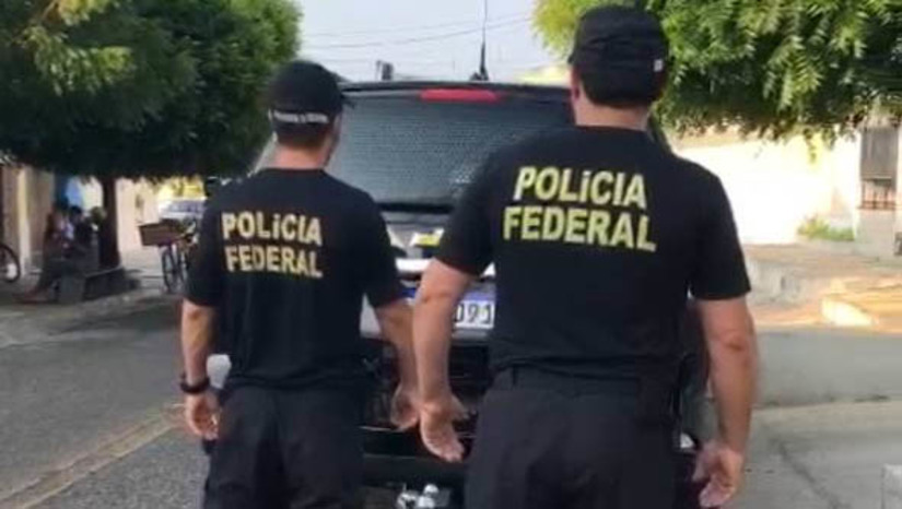 Imagem 1 -  PF investiga crimes de falsificação e o comércio de dinheiro falso no município de Mossoró. A operação “Dinheiro Caro” foi deflagrada nesta terça-feira (29). A investigação teve início em março de 2023, a partir de fiscalização dos Auditores da Secretaria de Tributação do Estado do RN em unidades dos Correios, ocasião em que durante os trabalhos de verificação de conteúdo, detectou-se um objeto postal contendo cédulas de real falsificadas. Hoje, os policiais federais estão buscando elementos de prova que possam ajudar a desvendar o modo como se deu o crime, sua materialidade e os indícios de autoria necessários à persecução penal, bem como no auxílio para novas investigações.