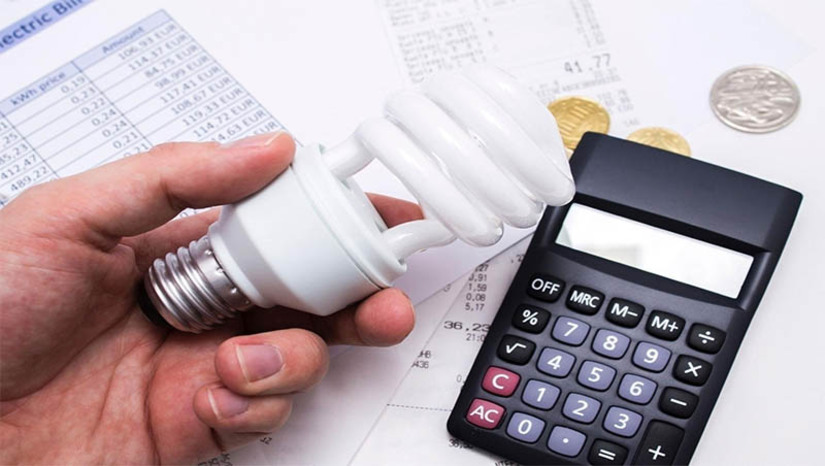 Imagem 1 -  Conta de energia elétrica segue sem aumento no mês de setembro. A bandeira segue verde no próximo mês, conforme informou a Aneel. Isso significa que não haverá acréscimo na conta dos consumidores brasileiros. Esse cenário vem se mantendo desde o mês de abril de 2022 e deve permanecer assim até o final deste ano. A bandeira verde, válida para todos os consumidores do Sistema Interligado Nacional (SIN), reflete a melhoria dos níveis dos reservatórios das hidrelétricas. 