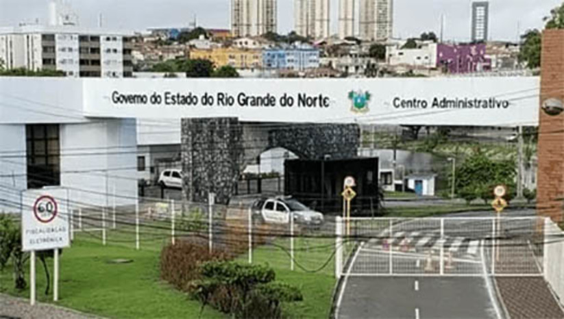 Imagem 1 - Em nota, Estado diz que não reconhece números expostos pela Prefeitura de Mossoró. Nesta terça-feira (29) a Prefeitura de Mossoró reuniu a imprensa para um coletiva, onde apresentou o impacto financeiro negativo resultante da redução do FPM e da dívida que ultrapassa R$ 117 milhões do Governo do Estado com o Município, referente a áreas como saúde, IPVA e ICMS. Em nota, o Governo do RN classificou alguns como “valores deturpados, que não condizem com a realidade”. Disse, ainda, que “reitera o compromisso com a responsabilidade e com a transparência, sobretudo quando se trata das finanças públicas do RN, bem como está sempre aberto ao diálogo”. Imagem 1 - Em nota, Estado diz que não reconhece números expostos pela Prefeitura de Mossoró. Nesta terça-feira (29) a Prefeitura de Mossoró reuniu a imprensa para um coletiva, onde apresentou o impacto financeiro negativo resultante da redução do FPM e da dívida que ultrapassa R$ 117 milhões do Governo do Estado com o Município, referente a áreas como saúde, IPVA e ICMS. Em nota, o Governo do RN classificou alguns como “valores deturpados, que não condizem com a realidade”. Disse, ainda, que “reitera o compromisso com a responsabilidade e com a transparência, sobretudo quando se trata das finanças públicas do RN, bem como está sempre aberto ao diálogo”.