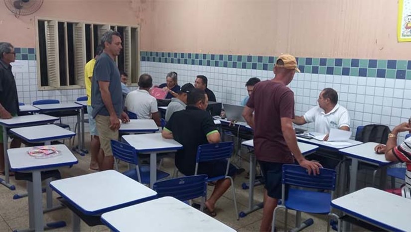 Imagem 1 - O Cadastro Nacional da Agricultura Familiar (CAF), identifica e qualifica o público beneficiário da Política Nacional da Agricultura Familiar. A inscrição do CAF é requisito básico para obtenção do acesso a diversas políticas públicas direcionadas ao desenvolvimento e fortalecimento da agricultura familiar. A ação ocorrerá na Agrovila Nova União e no Projeto Assentamento São Romão, ambos no polo Maísa. Ao todo, serão entregues aproximadamente 25 CAFs. Imagem 1 - O Cadastro Nacional da Agricultura Familiar (CAF), identifica e qualifica o público beneficiário da Política Nacional da Agricultura Familiar. A inscrição do CAF é requisito básico para obtenção do acesso a diversas políticas públicas direcionadas ao desenvolvimento e fortalecimento da agricultura familiar. A ação ocorrerá na Agrovila Nova União e no Projeto Assentamento São Romão, ambos no polo Maísa. Ao todo, serão entregues aproximadamente 25 CAFs.