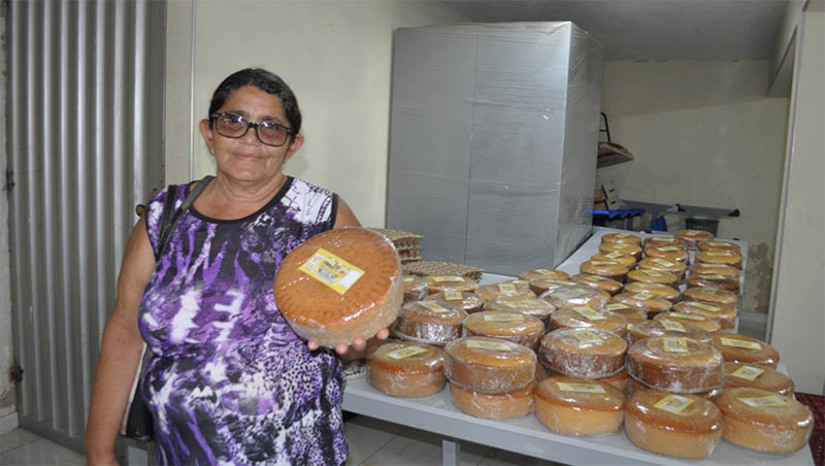 Imagem 1 - Programa de Aquisição de Alimentos: RN vai receber R$ 3,5 milhões em recursos do MDS . O programa deverá iniciar as aquisições na segunda quinzena de outubro. O valor, no total de R$ 3.562.062,08, representa um aumento de mais de 100% em relação ao ano de 2022, quando foi executado um montante de R$ 1,59 milhão. O programa federal é executado pelo Governo do Estado, por meio do Emater, que selecionou 155 municípios no estado. Segundo os novos regramentos definidos pelo ministério, o PAA prioriza a aquisição da produção familiar de comunidades tradicionais, assentados da reforma agrária, mulheres e juventude rural. Imagem 1 - Programa de Aquisição de Alimentos: RN vai receber R$ 3,5 milhões em recursos do MDS . O programa deverá iniciar as aquisições na segunda quinzena de outubro. O valor, no total de R$ 3.562.062,08, representa um aumento de mais de 100% em relação ao ano de 2022, quando foi executado um montante de R$ 1,59 milhão. O programa federal é executado pelo Governo do Estado, por meio do Emater, que selecionou 155 municípios no estado. Segundo os novos regramentos definidos pelo ministério, o PAA prioriza a aquisição da produção familiar de comunidades tradicionais, assentados da reforma agrária, mulheres e juventude rural.