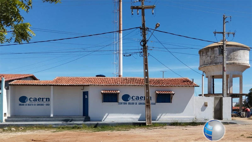 Imagem 1 - Vandalismo em estação de bombeamento deixa bairros de Caraúbas se abastecimento. O caso aconteceu na madrugada desta quarta-feira (6), na Estação de Bombeamento II, de onde foram furtados cabos elétricos, fazendo o que o sistema parasse. Com isso, os bairros Sebastião Maltez e Centro tiveram o abastecimento comprometido. De acordo com a Caern, um boletim de ocorrência já foi registrado. Enquanto o sistema não é religado, a companhia informou que terá que fazer uma manobra emergencial para garantir o fornecimento de água, alterando o cronograma de abastecimento do município; confia. Imagem 1 - Vandalismo em estação de bombeamento deixa bairros de Caraúbas se abastecimento. O caso aconteceu na madrugada desta quarta-feira (6), na Estação de Bombeamento II, de onde foram furtados cabos elétricos, fazendo o que o sistema parasse. Com isso, os bairros Sebastião Maltez e Centro tiveram o abastecimento comprometido. De acordo com a Caern, um boletim de ocorrência já foi registrado. Enquanto o sistema não é religado, a companhia informou que terá que fazer uma manobra emergencial para garantir o fornecimento de água, alterando o cronograma de abastecimento do município; confia.