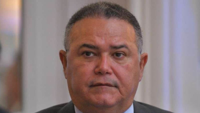   [COLUNA ESPLANADA] Depois de ver um de seus principais executivos entrar na mira da CPI e da Polícia Federal na investigação dos atos antidemocráticos, a Paper Excellence decidiu fechar posição contra o governo Lula. O melhor amigo de Claudio Cotrim, presidente da empresa indonésia no Brasil, é um político nada bem-vindo no Planalto: João Doria. O ex-governador de São Paulo foi aliado de primeira hora de Bolsonaro e catapultou sua carreira política com base em críticas ferrenhas a Lula. João Doria faz parte de um time montado pela Paper para apoiá-la na disputa que trava pela Eldorado Brasil Celulose contra a brasileira J&F Investimentos, de Wesley e Joesley Batista. O consultor jurídico da estrangeira na briga é Michel Temer, algoz de Dilma Rousseff. Cotrim senta-se à mesa das autoridades em todos os eventos do Lide, o fórum empresarial de Doria. Na semana passada, o executivo estava em local de honra no Fórum Lide realizado em Washington.