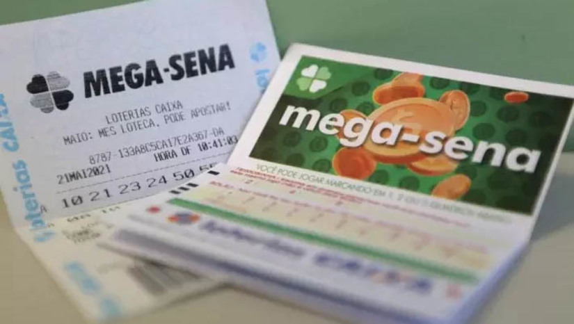 Imagem 1 -  Mega-Sena pode pagar R$ 85 milhões neste sábado (9); valor pode render mais de R$ 609 mil por mês na poupança. O sorteio do concurso 2.630 será realizado às 20h, no Espaço da Sorte, em São Paulo. Se apenas um apostador faturasse o prêmio e aplicasse na poupança da Caixa, conseguiria obter um rendimento mensal de mais de R$ 609 mil mensalmente. Se preferisse investir em franquias, o valor seria suficiente para adquirir mais de 400 estabelecimentos de algumas das principais franqueadoras do país. As apostas na Mega-Sena podem ser feitas até as 19h deste sábado (9), nas lotéricas de todo o país, no portal Loterias CAIXA e no app Loterias CAIXA, além do Internet Banking CAIXA para clientes do banco. O valor de uma aposta simples é de R$ 5.