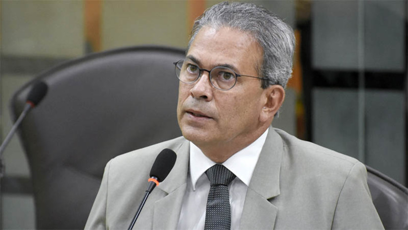Imagem 1 -  Assessoria diz que o deputado Hermano Morais permanece estável e consciente. O parlamentar foi internado no sábado (9), em Recife/PE, após ser diagnosticado com um aneurisma cerebral. A última informação repassada por sua assessoria afirma que Hermano Morais passou por um procedimento endovascular, que identificou uma má-formação arteriovenosa cerebral. Ele será submetido a novo procedimento, ainda sem data definida. 