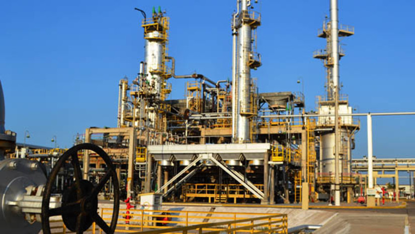 Imagem 1 - Representante da 3R Petroleum será ouvido sobre valor da gasolina nesta terça (12), na ALRN. Os representantes da empresa, que comprou a refinaria Clara Camarão, no Rio Grande do Norte, serão recebidos às 14h, pelos deputados estaduais que compõem a Comissão de Educação, Ciência e Tecnologia, Desenvolvimento Socioeconômico, Meio Ambiente da Assembleia Legislativa. A empresa deve explicar o alto valor da gasolina praticado no RN e os sucessivos aumentos. O objetivo da reunião, proposto pela deputada Isolda Dantas, é buscar soluções para que o RN não seja um dos estados em que o povo paga mais caro pela gasolina. Imagem 1 - Representante da 3R Petroleum será ouvido sobre valor da gasolina nesta terça (12), na ALRN. Os representantes da empresa, que comprou a refinaria Clara Camarão, no Rio Grande do Norte, serão recebidos às 14h, pelos deputados estaduais que compõem a Comissão de Educação, Ciência e Tecnologia, Desenvolvimento Socioeconômico, Meio Ambiente da Assembleia Legislativa. A empresa deve explicar o alto valor da gasolina praticado no RN e os sucessivos aumentos. O objetivo da reunião, proposto pela deputada Isolda Dantas, é buscar soluções para que o RN não seja um dos estados em que o povo paga mais caro pela gasolina.