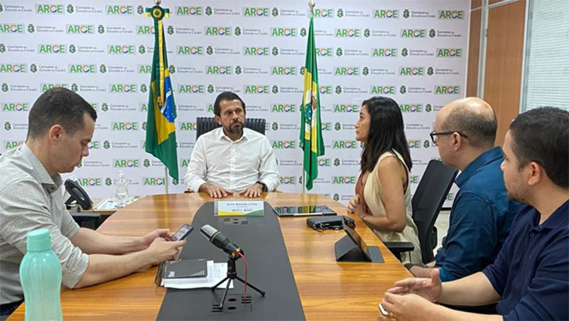 Imagem 1 - Agências reguladoras de Mossoró e Fortaleza realizam intercâmbio para troca de conhecimentos. O objetivo do encontro tratou-se do compartilhamento das rotinas jurídica, administrativa e técnica do Ente Regulador Cearense. "A Agência Reguladora do Estado do Ceará é uma entidade considerada referência em boas práticas regulatórias, por isso dá-se nossa visita técnica para conhecer de perto as atividades e funcionamento do órgão", afirmou a diretora-presidente da AGRM, Carolyne Oliveira. Imagem 1 - Agências reguladoras de Mossoró e Fortaleza realizam intercâmbio para troca de conhecimentos. O objetivo do encontro tratou-se do compartilhamento das rotinas jurídica, administrativa e técnica do Ente Regulador Cearense. "A Agência Reguladora do Estado do Ceará é uma entidade considerada referência em boas práticas regulatórias, por isso dá-se nossa visita técnica para conhecer de perto as atividades e funcionamento do órgão", afirmou a diretora-presidente da AGRM, Carolyne Oliveira.
