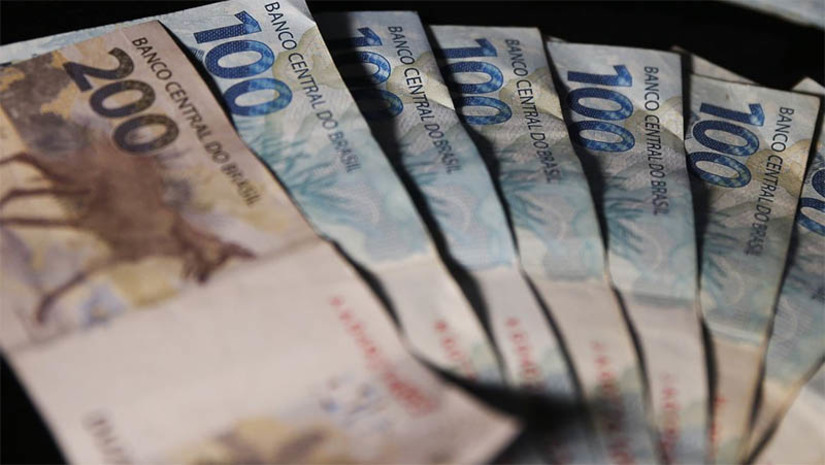 Imagem 1 - Previsão do mercado financeiro para crescimento da economia brasileira em 2023 sobe para 2,89%A estimativa está no boletim Focus de hoje (18), pesquisa divulgada semanalmente pelo Banco Central (BC) com a projeção para os principais indicadores econômicos. Para o próximo ano, a expectativa para o Produto Interno Bruto (PIB - a soma dos bens e serviços produzidos no país) é de crescimento de 1,5%. Para 2025 e 2026, o mercado financeiro projeta expansão do PIB em 1,95% e 2%, respectivamente. Imagem 1 - Previsão do mercado financeiro para crescimento da economia brasileira em 2023 sobe para 2,89%A estimativa está no boletim Focus de hoje (18), pesquisa divulgada semanalmente pelo Banco Central (BC) com a projeção para os principais indicadores econômicos. Para o próximo ano, a expectativa para o Produto Interno Bruto (PIB - a soma dos bens e serviços produzidos no país) é de crescimento de 1,5%. Para 2025 e 2026, o mercado financeiro projeta expansão do PIB em 1,95% e 2%, respectivamente.