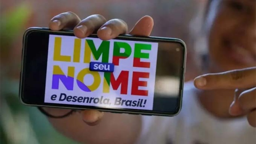 Imagem 1 - Poderão participar desta etapa pessoas com renda de até 2 salários mínimos, ou que sejam inscritas no CadÚnico. Conta gov.br é gratuita e permite comprovar a identidade do cidadão. Desenrola Brasil é um projeto criado pelo Governo Federal para que cidadãos consigam renegociar suas dívidas. O programa foi anunciado em junho de 2023 pelo Ministério da Fazenda e prevê beneficiar cerca de 70 milhões de brasileiros endividados. Imagem 1 - Poderão participar desta etapa pessoas com renda de até 2 salários mínimos, ou que sejam inscritas no CadÚnico. Conta gov.br é gratuita e permite comprovar a identidade do cidadão. Desenrola Brasil é um projeto criado pelo Governo Federal para que cidadãos consigam renegociar suas dívidas. O programa foi anunciado em junho de 2023 pelo Ministério da Fazenda e prevê beneficiar cerca de 70 milhões de brasileiros endividados.