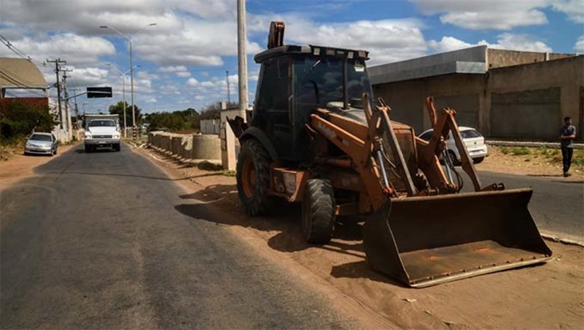Imagem 1 -  Além da readequação do canteiro central, a obra contemplará o nivelamento da via e o fechamento de passagens irregulares na avenida São Jerônimo, bairro Santa Delmira. O local também passará por ajardinamento e a inclusão de novas sinalizações. Essa iniciativa representa um avanço significativo no sentido de tornar a cidade cada vez mais segura para a população. 