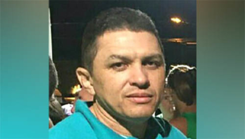 Imagem 1 -  Ex-presidente da Câmara de Grossos é preso por estupro vulnerável, em Mossoró. A prisão de Alexander Manoel de Paiva, de 49 anos, aconteceu nesta terça-feira (19), na região Norte de Mossoró. O crime ocorreu no ano de 2017. O ex-vereador foi condenado ao cumprimento de uma pena de 9 anos, 7 meses e 6 dias de prisão por estupro de vulnerável contra uma menina de 12 anos. A ordem de prisão foi cumprida pelos policiais da Delegacia da Mulher e também da Especializada na Proteção da Criança e do Adolescente de Mossoró. 