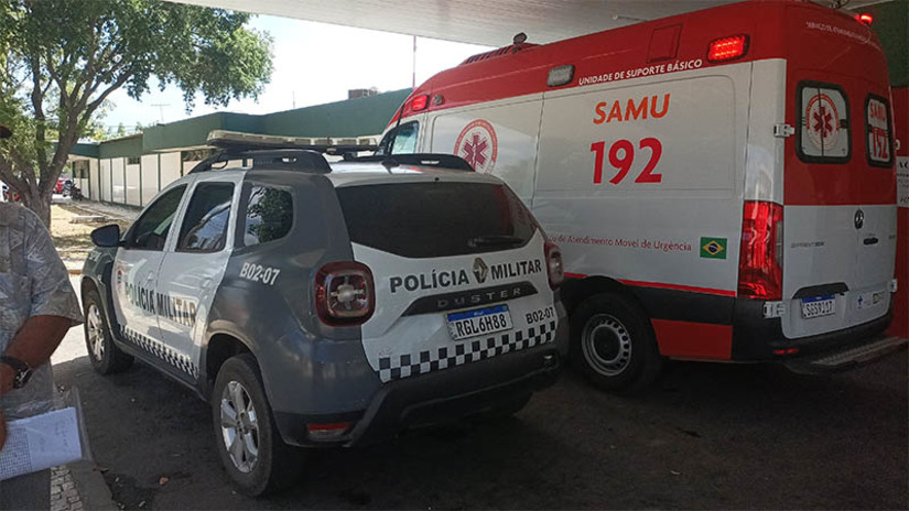 Imagem 1 -  Homem é assassinado com cerca de seis tiros de pistola .40 no Santa Delmira. Francisco Alexandre de Souza Guimarães, de 34 anos, ainda chegou a ser socorrido em uma ambulância do Samu para o HRTM, mas morreu antes de chegar ao hospital. A vítima estava na calçada de uma casa, quando um carro se aproximou e os ocupantes efetuaram os disparos contra ele. Familiares informaram que Francisco não tinha envolvimento com ilícitos e que não sabem o que pode ter motivado o crime. A investigação será realizada pela equipe da DHPP.