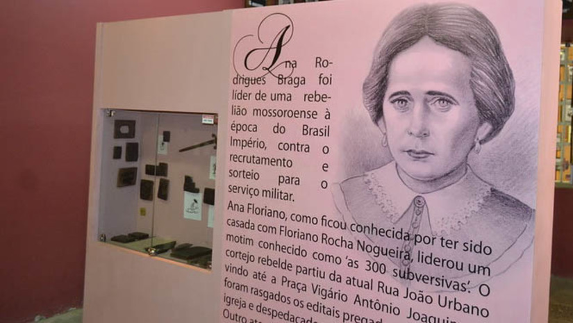 Imagem 1 - “Conte aí, professor!”: Tales Augusto explica o que foi o Motim das Mulheres. Neste primeiro episódio do quadro “Conte aí, professor!”, o professor Tales explica para a gente quem foi Ana Floriano e como ela liderou 300 mulheres a se rebelarem contra o alistamento militar que poderia levar seus filhos e maridos para uma nova guerra. Imagem 1 - “Conte aí, professor!”: Tales Augusto explica o que foi o Motim das Mulheres. Neste primeiro episódio do quadro “Conte aí, professor!”, o professor Tales explica para a gente quem foi Ana Floriano e como ela liderou 300 mulheres a se rebelarem contra o alistamento militar que poderia levar seus filhos e maridos para uma nova guerra.